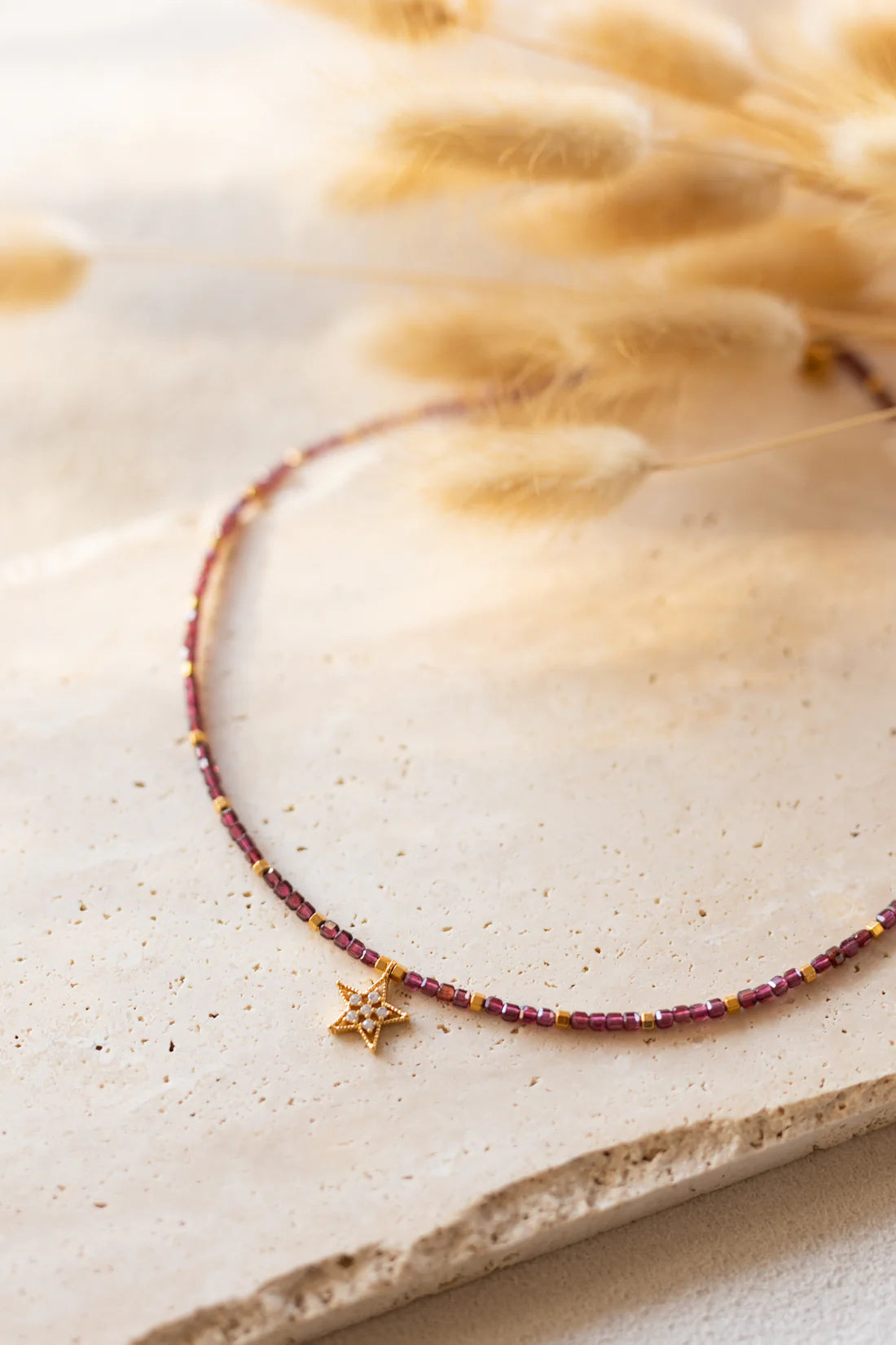 Le Collier Stelle by So by So Jewels - pierres de Grenat bordeaux